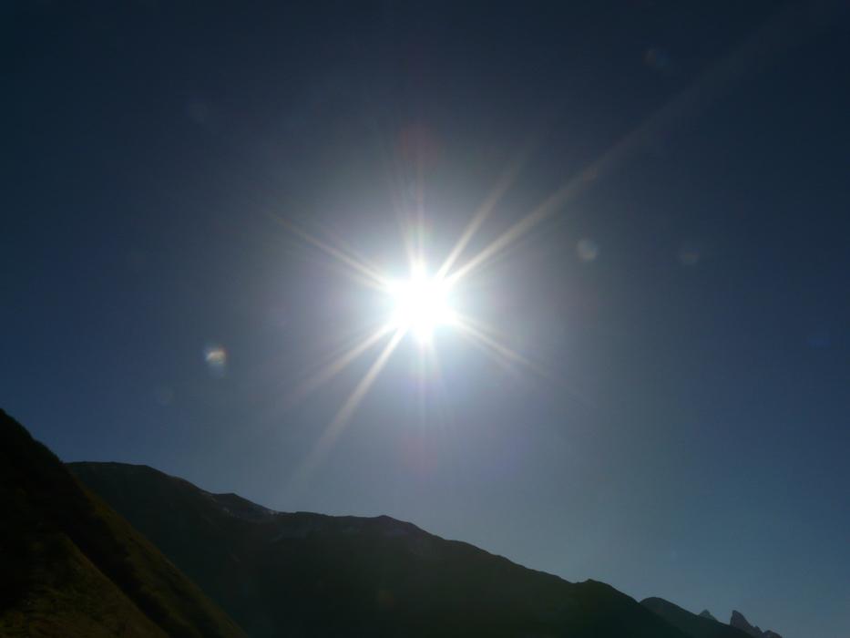 bright sun over the mountains on a clear day