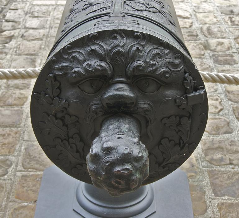 Beautiful, bronze gun knob with the creature, made in 1730