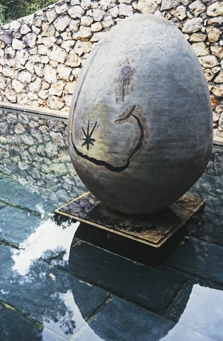 sculpture in the form of an egg with a star on the street