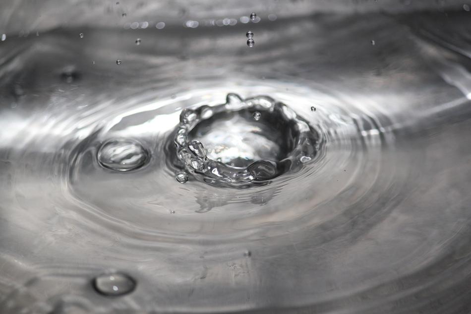 Black and white photo with the close-up of the water splash
