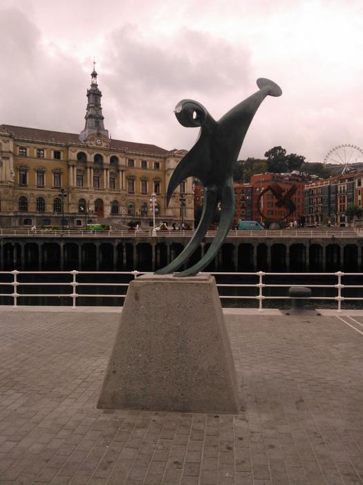 contemporary Sculpture on embankment of Nervión River, spain, Bilbao