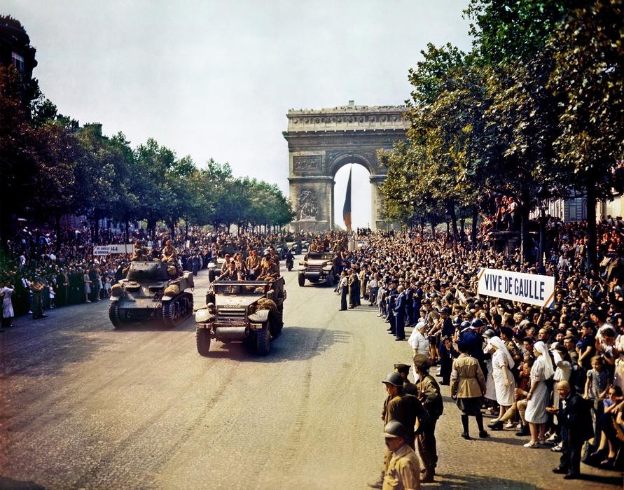 photo of the military parade through the Arc de Triomphe in Paris