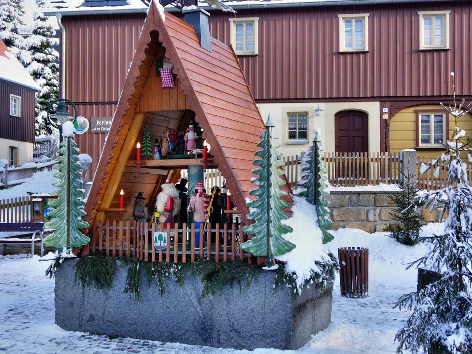 Christmas Pyramid Winter