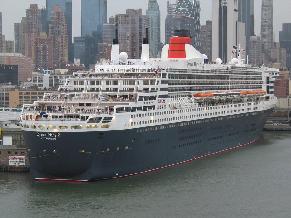 Queen Marry II ship at the coast of Hudson in New York, USA