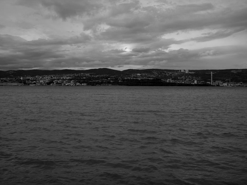 Trieste Sea Black And