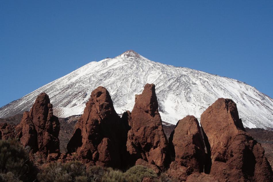 red rocks against the backdrop of mountains in spain
