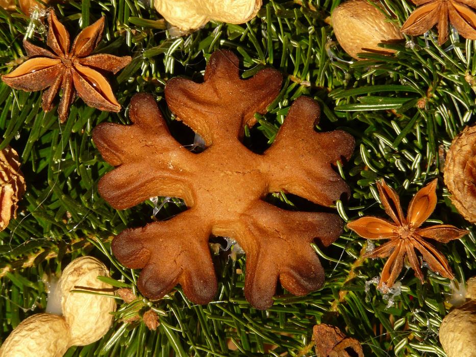 Close-up of the beautiful and colorful Advent wreath with pastries