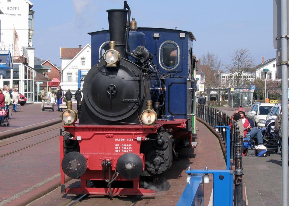 old steam locomotive on the railroad in the city