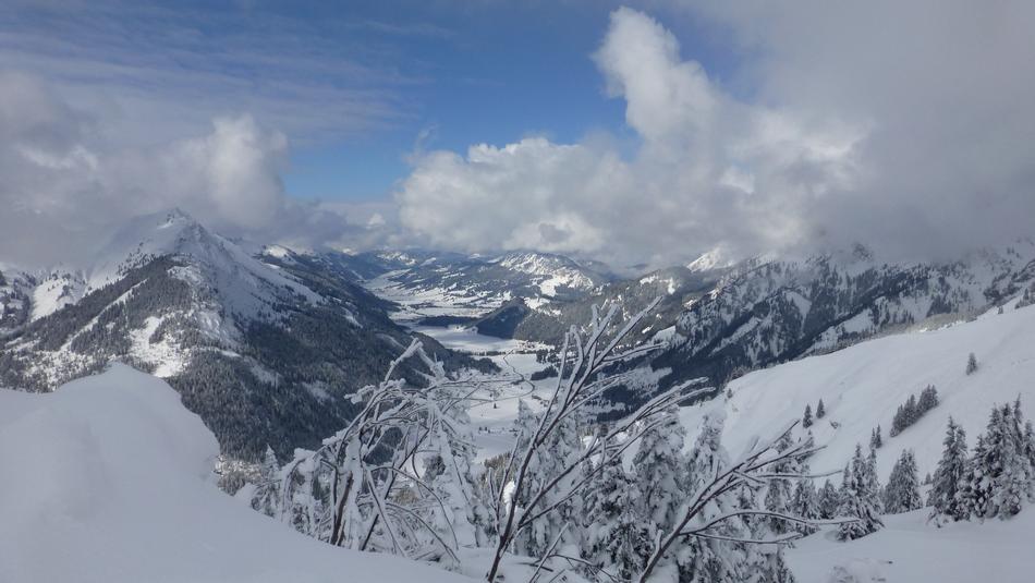 winter in the tyrol mountains