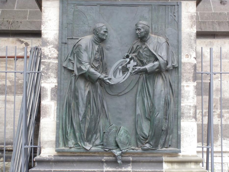 Dom Pope Faith statue