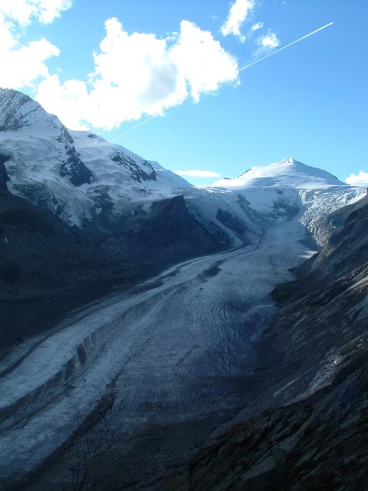 road at the foot of the glaciers