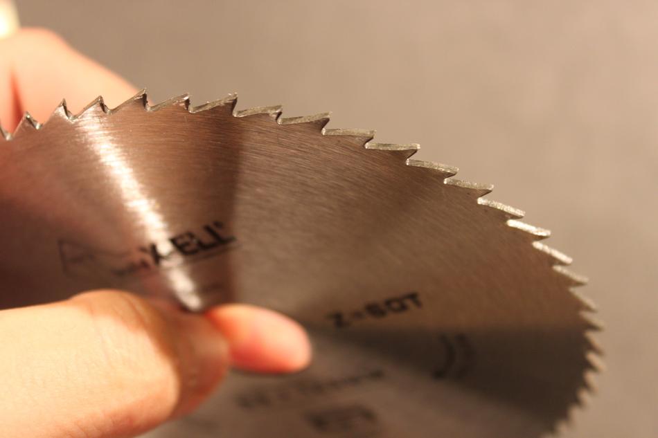 serrated saw blade