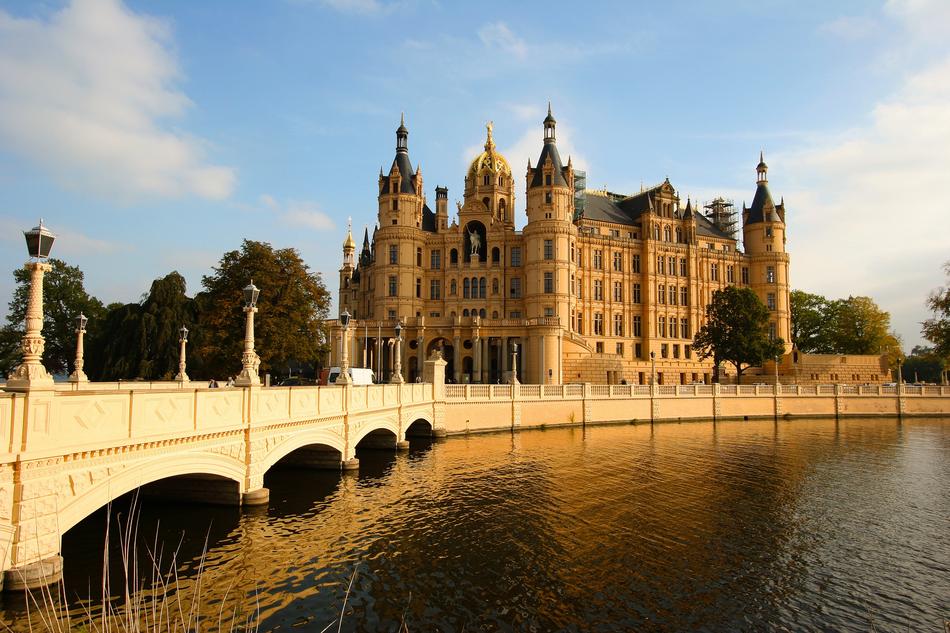 Bridge and Castle Schwerin in Brandenburg