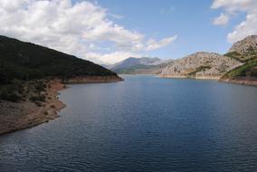 Reservoir Neighborhoods Of
