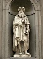 sculpture by leonardo da vinci in florence architecture