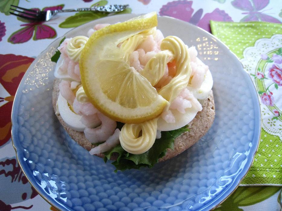 Lemon on Side on Shrimp Sandwich Bread