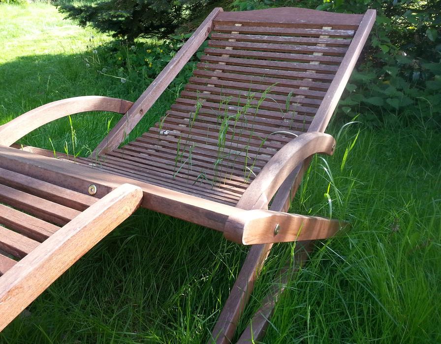 Garden bed Deck chairs in the grass