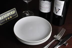 restaurant plates on table
