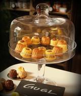 Gugl Cake Bakery in glass