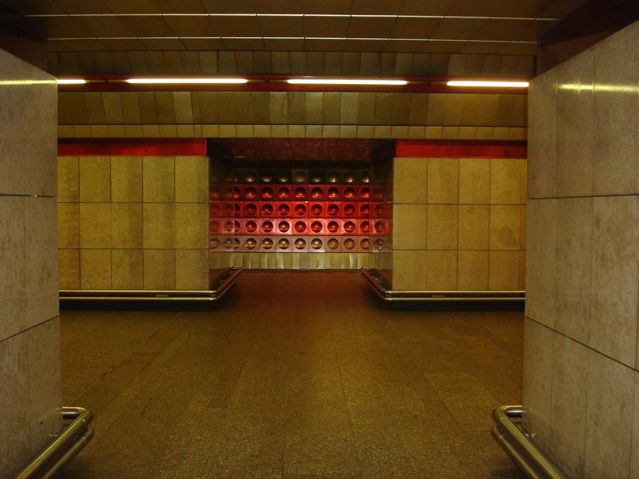Metro Prague Ocher