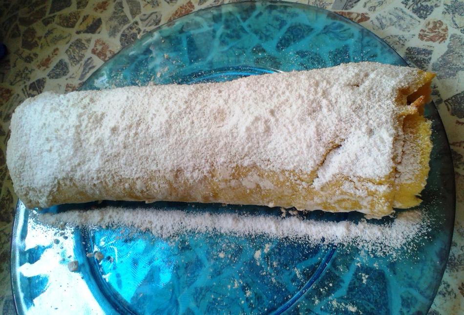 Golden Brown Sponge Cake Roulade
