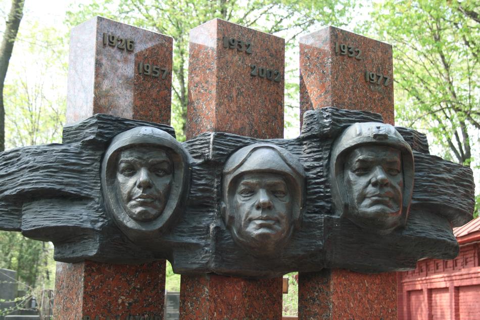 memorial to cosmonauts in Moscow