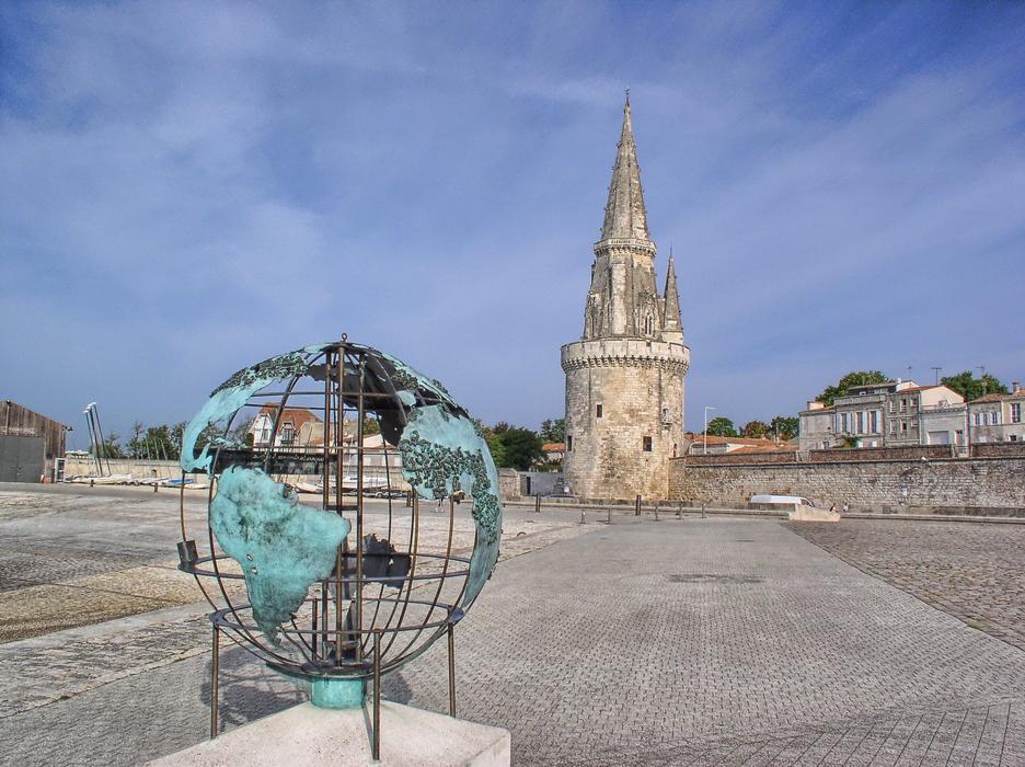 sculpture in the city of la rochelle