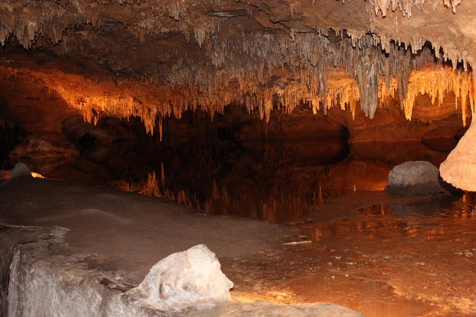 wonderful rock formations in cave, usa, Virginia, Luray