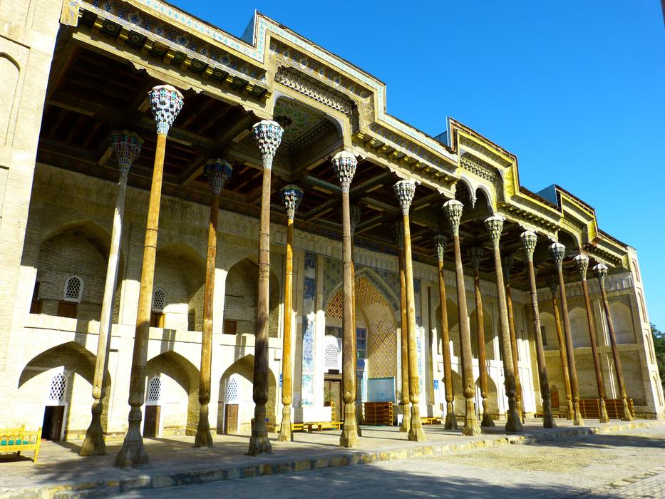 Columnar Wood Bolo Hauz Mosque
