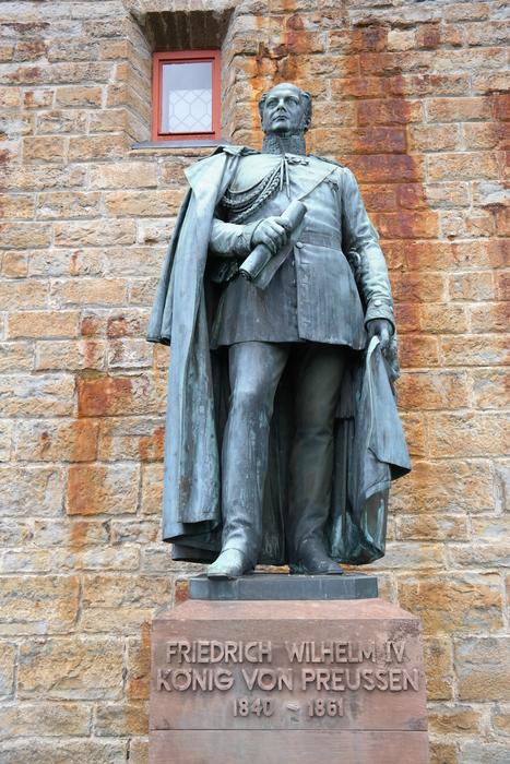 bronze statue of friedrich wilhelm