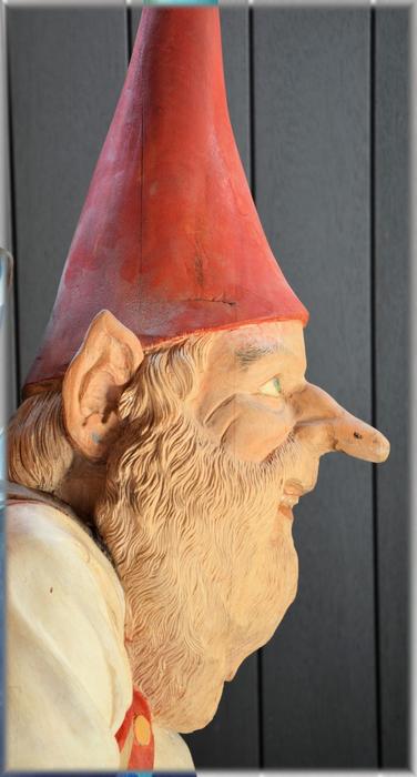 Profile portrait of the Leprechaun figure with red heart, in light