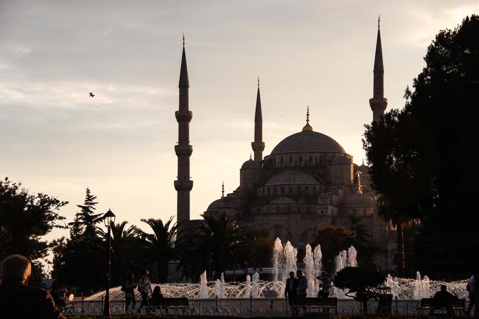 blue mosque in istanbul at dusk