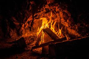 Open Fire, burning Wood in darkness