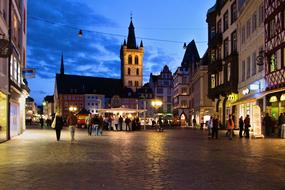 Trier Abendstimmung Kirchplatz