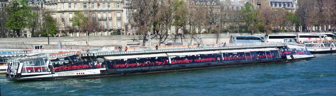 Paris Seine Peniche