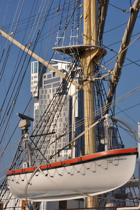 Pinna Ship at Sea coast