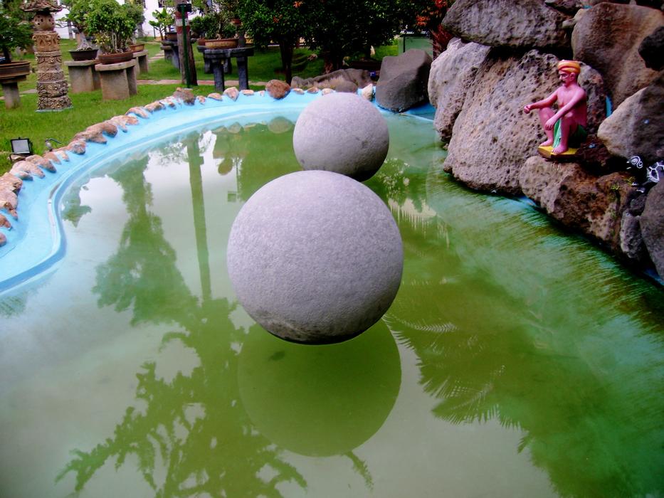Stones Round Floating