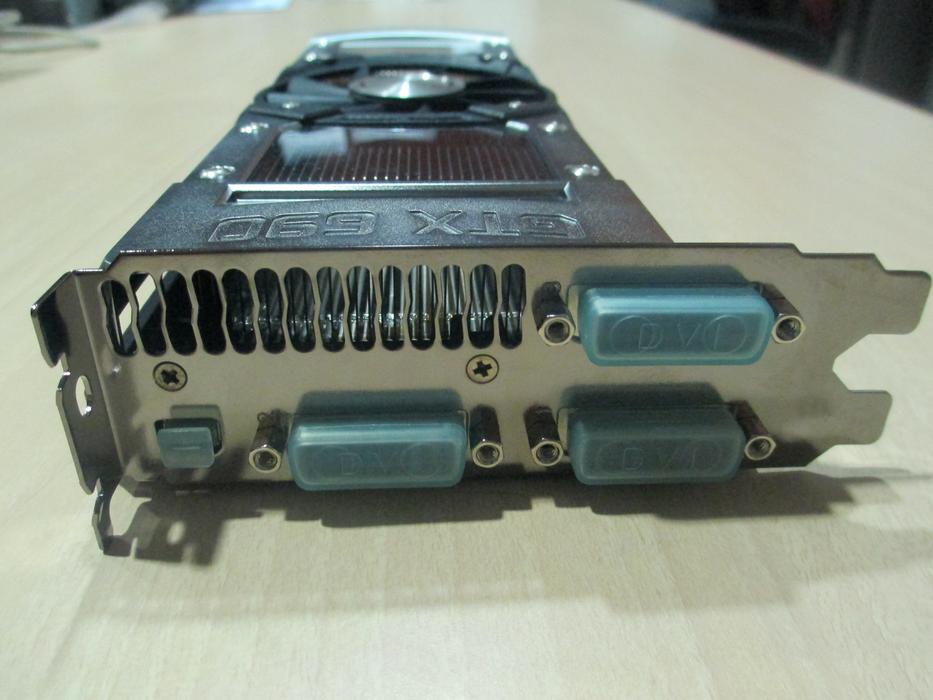 Graph Gigabyte Gtx690 metal