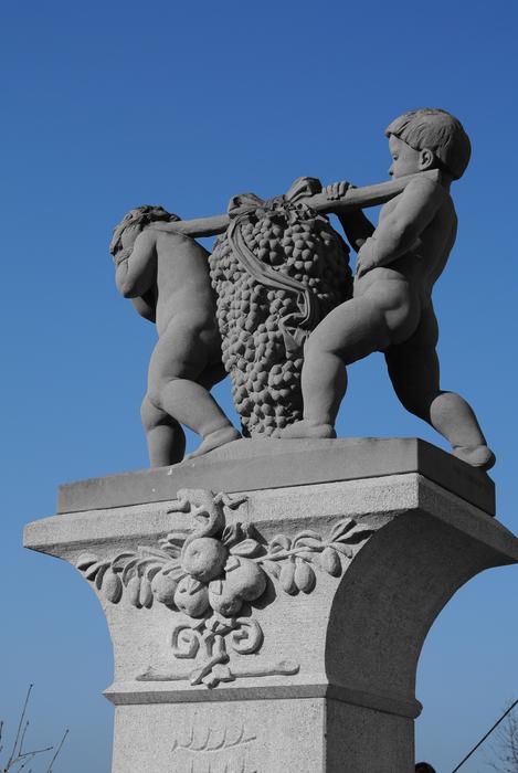 Winegrowing Carrier Statue