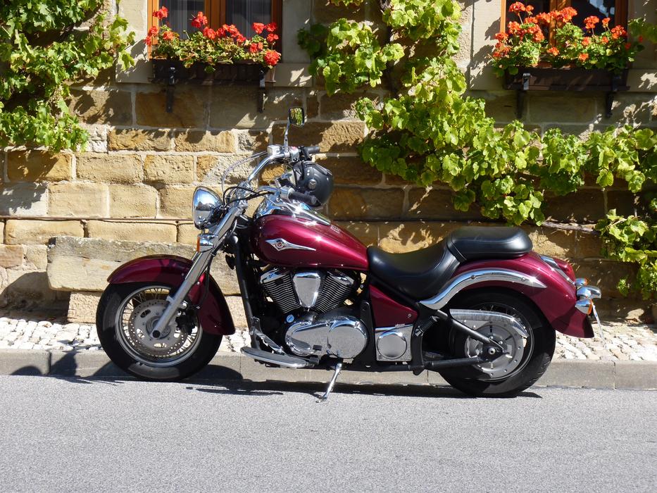 burgundy kawasaki vn900 motorcycle
