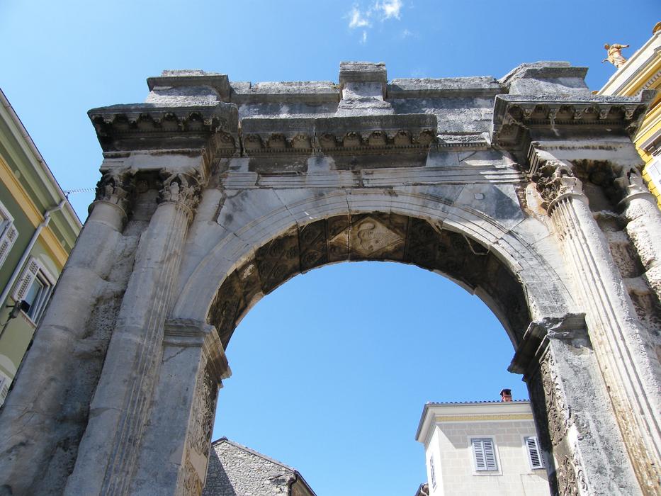 Pula Arch Old