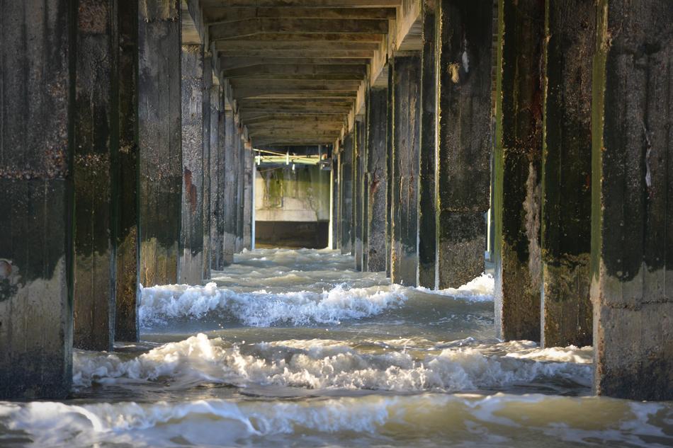 Sea Waves Columns