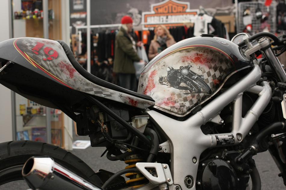 Motorcycle Tank Airbrush