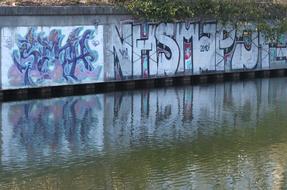 Graffiti Water Mirroring