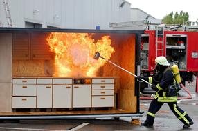 Fire Feuerloeschuebung Kitchen