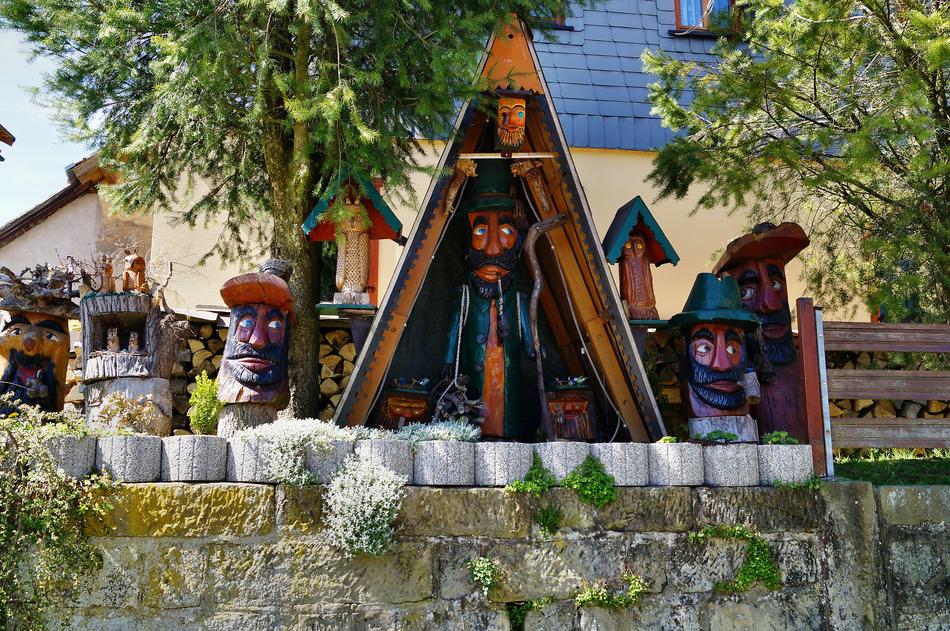 Holzfigur Carve Figures in garden