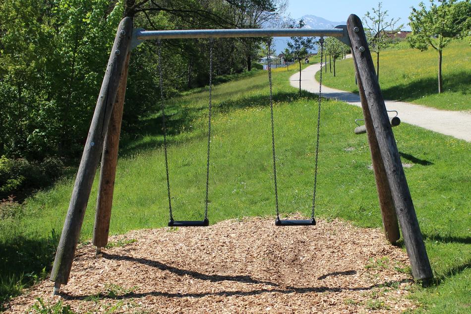 Chains Swing Rock