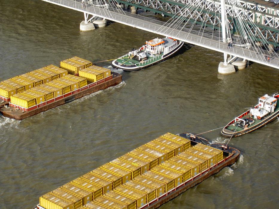 Tugs River Boats