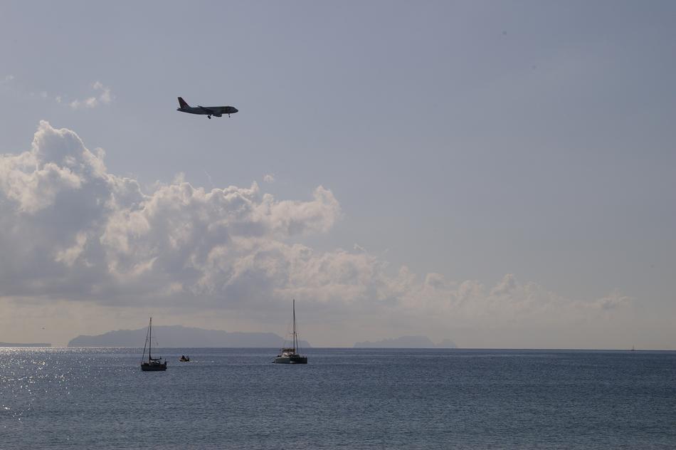 Plane Boats Mar