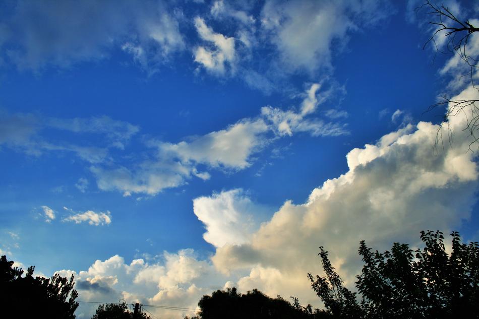 Spreading Cloud Sky Blue